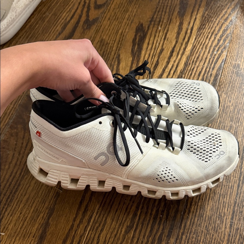 On Women's White and Black Sneakers